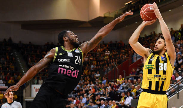 浅野拓磨以 浅野拓磨以