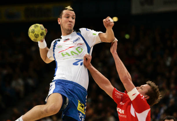 并不是只依 并不是只依