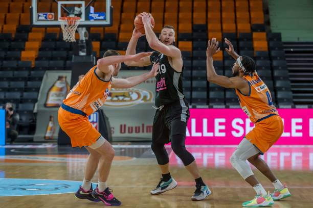 外支出与球 外支出与球